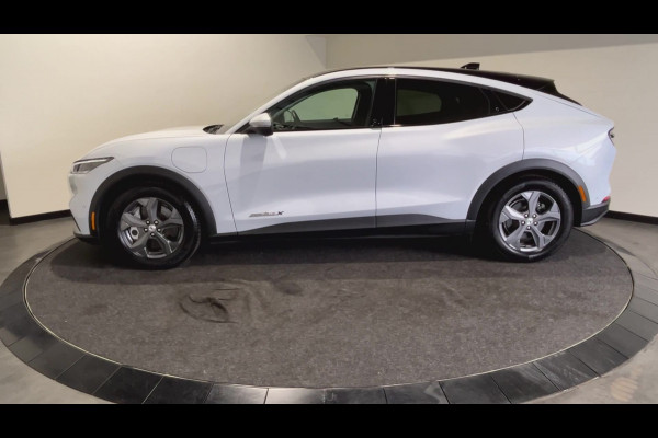 Ford Mustang Mach-E Extended RWD 98 kWh | Achteruitrijcamera | Intelligent adaptive cruise control & speed assist | SoH (batterijcheck) 93,7 % score!