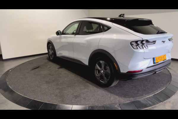 Ford Mustang Mach-E Extended RWD 98 kWh | Achteruitrijcamera | Intelligent adaptive cruise control & speed assist | SoH (batterijcheck) 93,7 % score!
