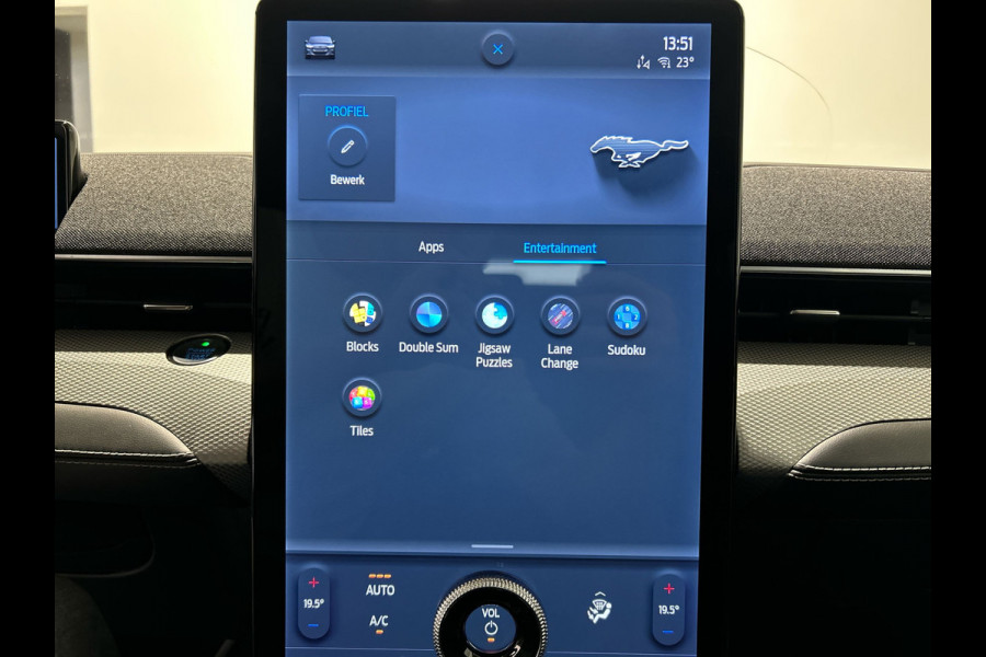 Ford Mustang Mach-E Extended RWD 98 kWh | Achteruitrijcamera | Intelligent adaptive cruise control & speed assist | SoH (batterijcheck) 93,7 % score!