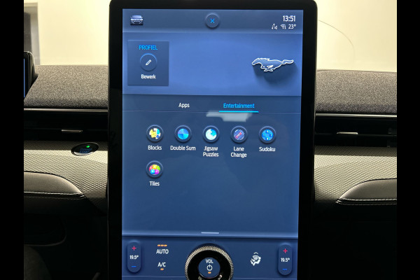 Ford Mustang Mach-E Extended RWD 98 kWh | Achteruitrijcamera | Intelligent adaptive cruise control & speed assist | SoH (batterijcheck) 93,7 % score!
