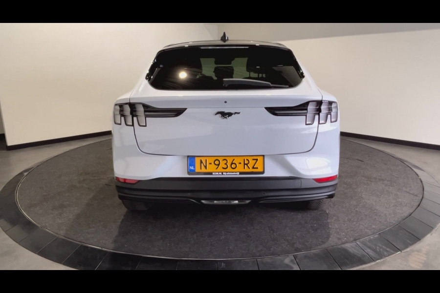 Ford Mustang Mach-E Extended RWD 98 kWh | Achteruitrijcamera | Intelligent adaptive cruise control & speed assist | SoH (batterijcheck) 93,7 % score!