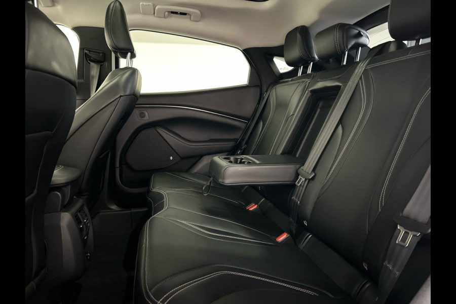 Ford Mustang Mach-E Extended RWD 98 kWh | Achteruitrijcamera | Intelligent adaptive cruise control & speed assist | SoH (batterijcheck) 93,7 % score!