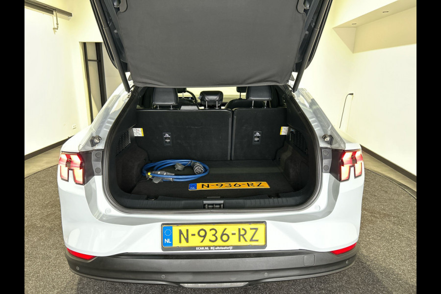 Ford Mustang Mach-E Extended RWD 98 kWh | Achteruitrijcamera | Intelligent adaptive cruise control & speed assist | SoH (batterijcheck) 93,7 % score!