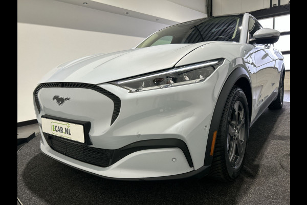Ford Mustang Mach-E Extended RWD 98 kWh | Achteruitrijcamera | Intelligent adaptive cruise control & speed assist | SoH (batterijcheck) 93,7 % score!
