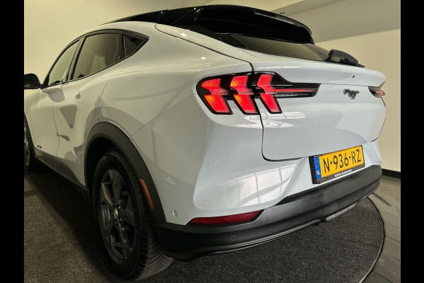 Ford Mustang Mach-E Extended RWD 98 kWh | Achteruitrijcamera | Intelligent adaptive cruise control & speed assist | SoH (batterijcheck) 93,7 % score!