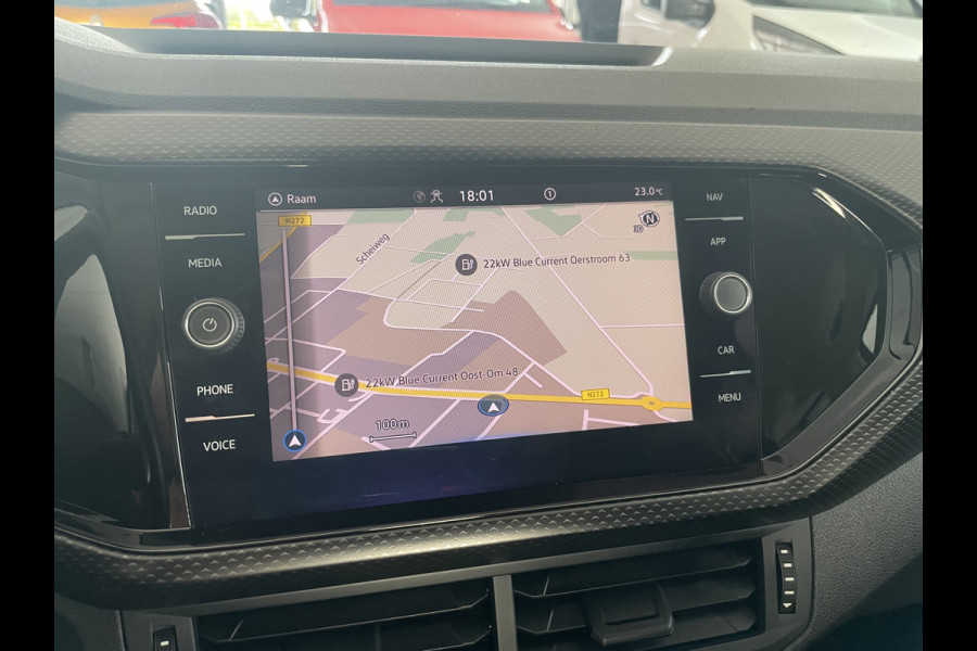 Volkswagen T-Cross 1.0 TSI Life Achteruitrijcamera - Cruise control - Airco - Trekhaak - Dakrails - Stuur leder - Stuur multifunctioneel
