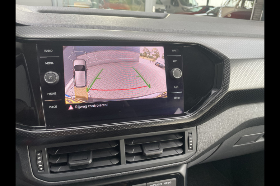 Volkswagen T-Cross 1.0 TSI Life Achteruitrijcamera - Cruise control - Airco - Trekhaak - Dakrails - Stuur leder - Stuur multifunctioneel