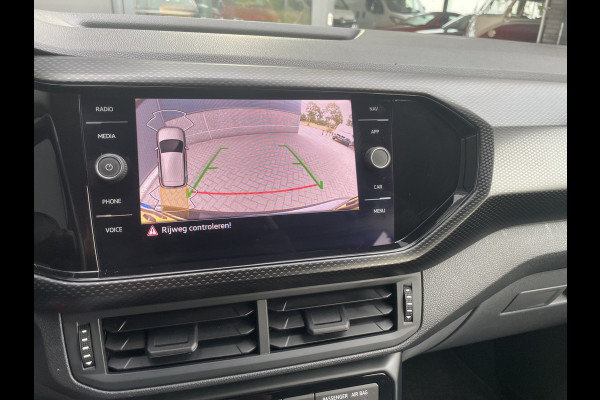 Volkswagen T-Cross 1.0 TSI Life Achteruitrijcamera - Cruise control - Airco - Trekhaak - Dakrails - Stuur leder - Stuur multifunctioneel