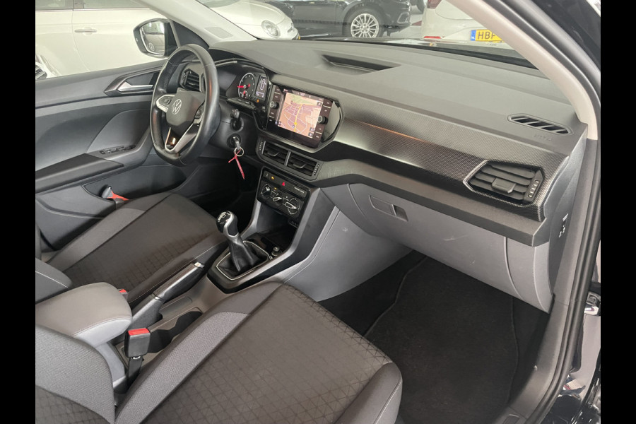 Volkswagen T-Cross 1.0 TSI Life Achteruitrijcamera - Cruise control - Airco - Trekhaak - Dakrails - Stuur leder - Stuur multifunctioneel