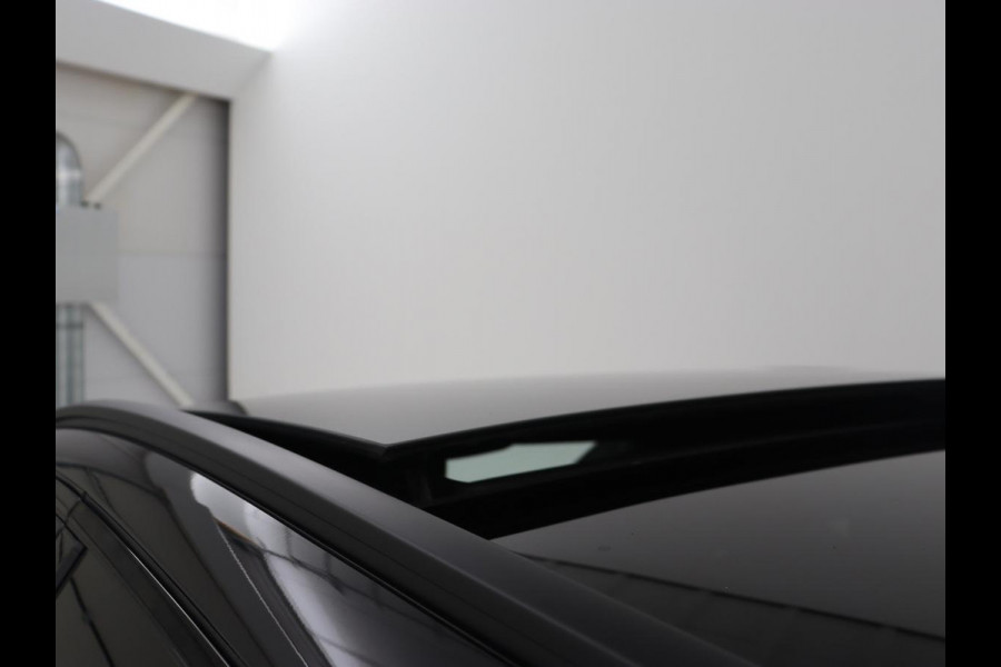 Mercedes-Benz C-Klasse Estate 300 e Business Solution AMG Limited | Panoramadak | Trekhaak | Cruise Control | 360 Camera | Stoelverwarming | Carplay | Sfeerverlichting | PHEV | Elektrische Achterklep