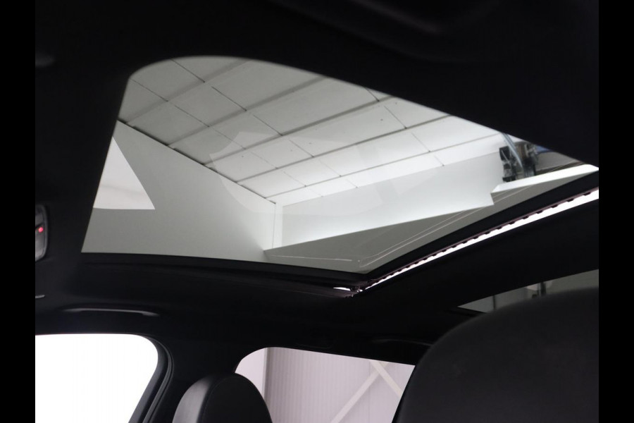 Mercedes-Benz C-Klasse Estate 300 e Business Solution AMG Limited | Panoramadak | Trekhaak | Cruise Control | 360 Camera | Stoelverwarming | Carplay | Sfeerverlichting | PHEV | Elektrische Achterklep