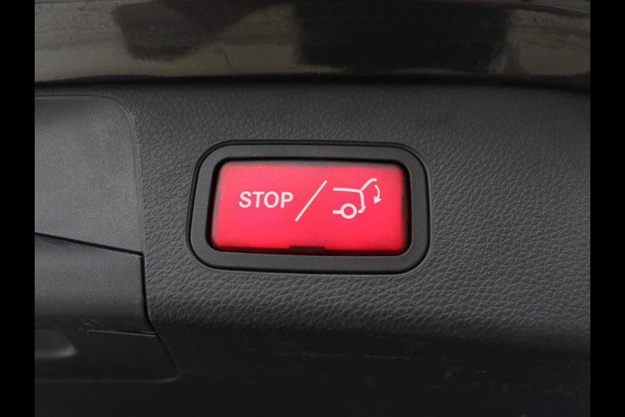 Mercedes-Benz C-Klasse Estate 300 e Business Solution AMG Limited | Panoramadak | Trekhaak | Cruise Control | 360 Camera | Stoelverwarming | Carplay | Sfeerverlichting | PHEV | Elektrische Achterklep