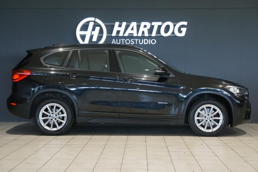 BMW X1 sDrive18i High Executive + SENSOREN / STOELVERWARMING / NAVIGATIE