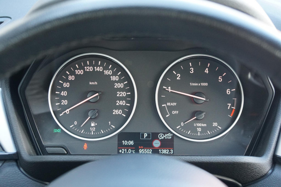 BMW X1 sDrive18i High Executive + SENSOREN / STOELVERWARMING / NAVIGATIE