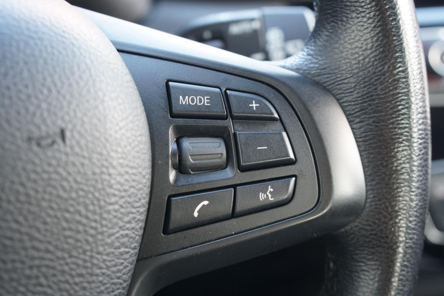 BMW X1 sDrive18i High Executive + SENSOREN / STOELVERWARMING / NAVIGATIE