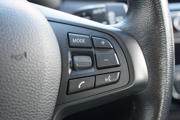 BMW X1 sDrive18i High Executive + SENSOREN / STOELVERWARMING / NAVIGATIE