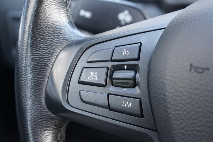BMW X1 sDrive18i High Executive + SENSOREN / STOELVERWARMING / NAVIGATIE