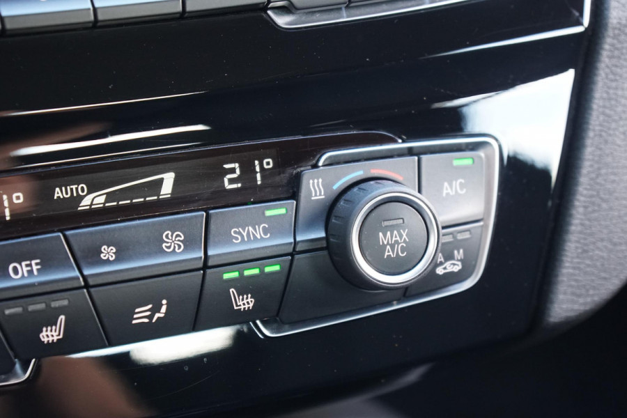 BMW X1 sDrive18i High Executive + SENSOREN / STOELVERWARMING / NAVIGATIE