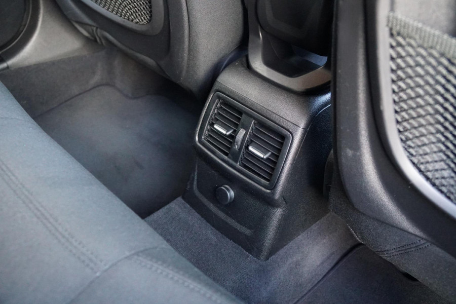 BMW X1 sDrive18i High Executive + SENSOREN / STOELVERWARMING / NAVIGATIE