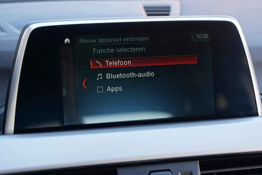BMW X1 sDrive18i High Executive + SENSOREN / STOELVERWARMING / NAVIGATIE