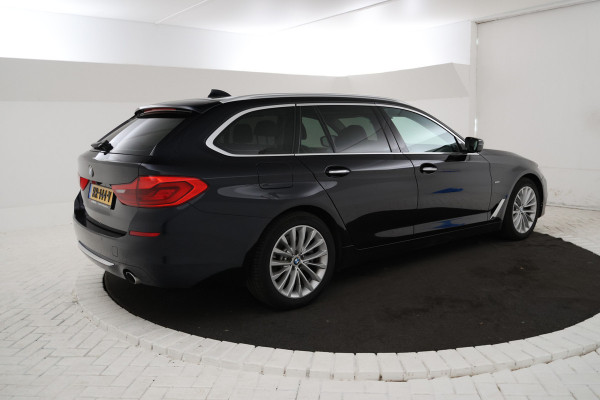 BMW 5 Serie Touring 530i xDrive High Executive Cruise Control, Navigatie, LEER, Panoramadak, xDrive