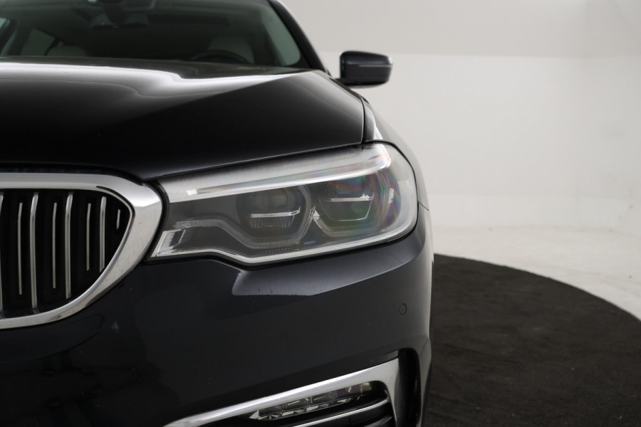 BMW 5 Serie Touring 530i xDrive High Executive Cruise Control, Navigatie, LEER, Panoramadak, xDrive