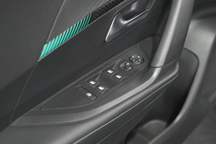 Peugeot 2008 PureTech 130 Allure Pack | Camera | Adaptieve Cruise Control | Apple Carplay | Stoelverwarming