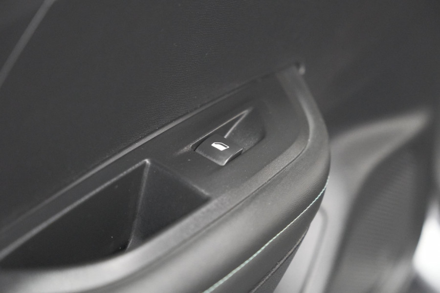 Peugeot 2008 PureTech 130 Allure Pack | Camera | Adaptieve Cruise Control | Apple Carplay | Stoelverwarming