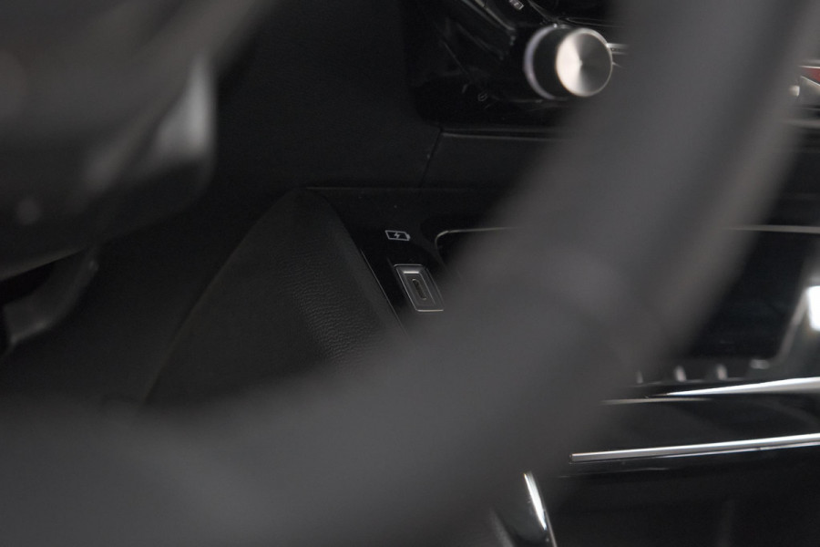 Peugeot 2008 PureTech 130 Allure Pack | Camera | Adaptieve Cruise Control | Apple Carplay | Stoelverwarming