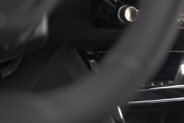 Peugeot 2008 PureTech 130 Allure Pack | Camera | Adaptieve Cruise Control | Apple Carplay | Stoelverwarming