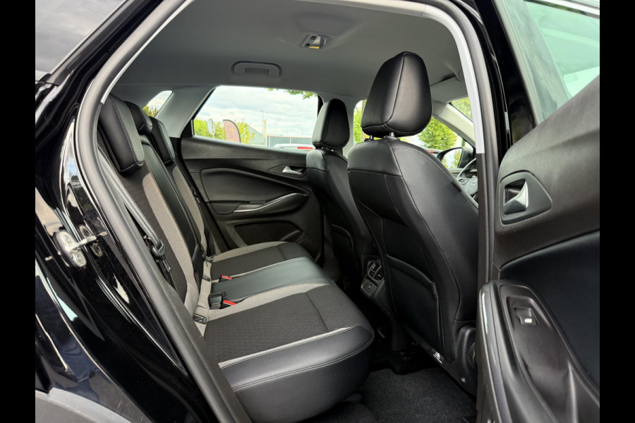 Opel Grandland X 1.2 Turbo Innovation 2e Eigenaar,Trekhaak,Halfleder,131pk,Navi,Clima,Cruise,Camera,Apple Carplay,PDC V+A,Dodehoek Detectie,Nieuwe APK bij Aflevering