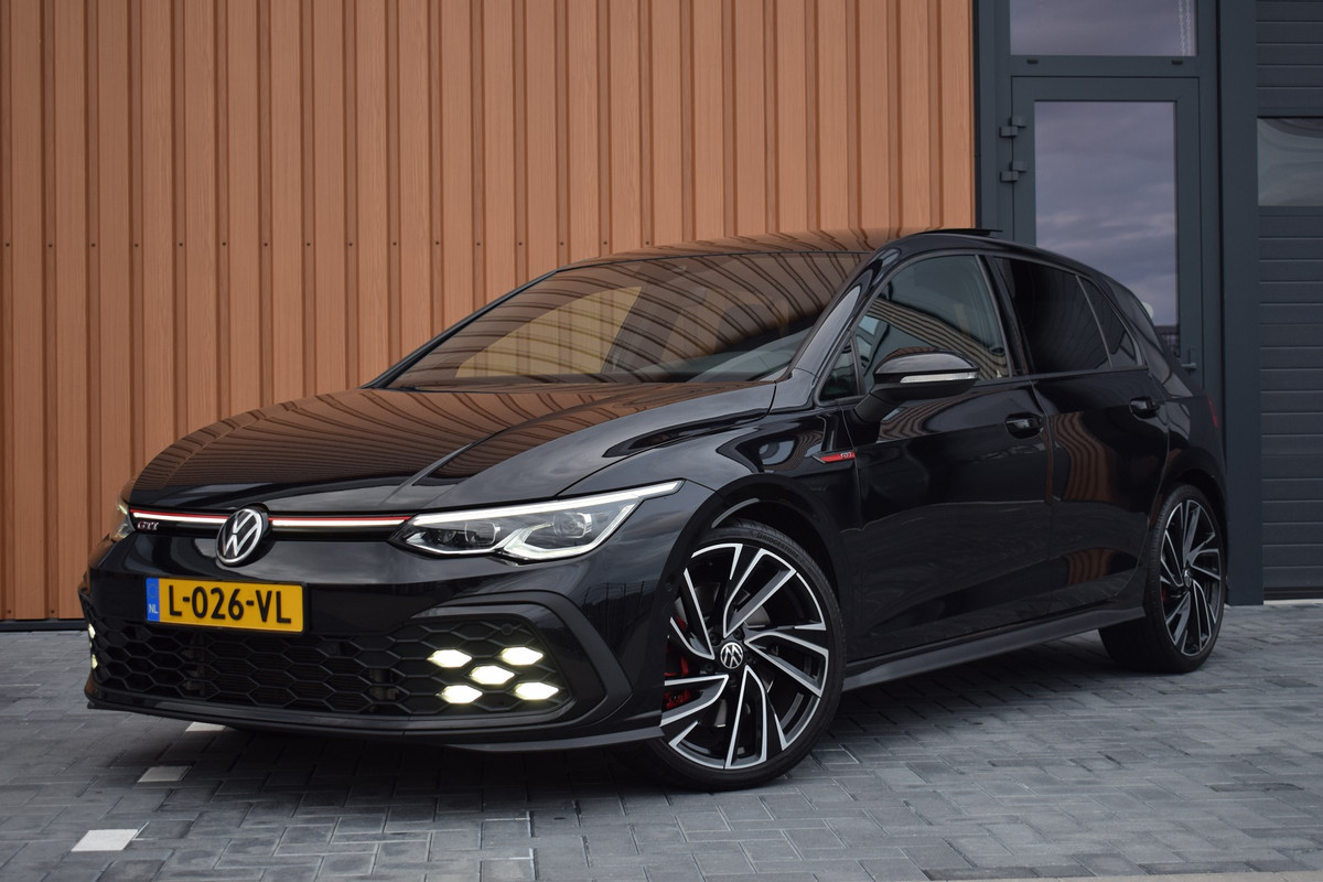 Volkswagen Golf GTI 2.0 TSI 245pk DSG | Pano | Camera | H&K | 19" Volkswagen Golf GTI 2.0 TSI 245pk DSG | Pano | Camera | H&K | 19"
