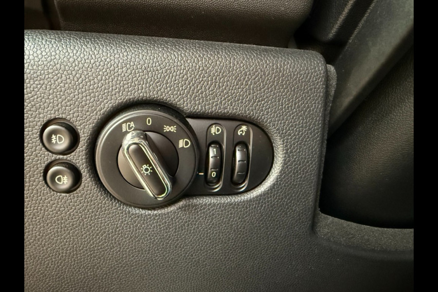 MINI Cooper 1.5 136 pk Led/pdc/17 inch/stoelverwarming/apple carplay/all wheater banden
