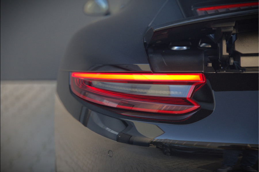 Porsche 911 3.0 Carrera | Panoramadak | Bose | Sport Chrono | Sport Uitlaat | Stoelverwarming | Stuurverwarming | Navigatie | Cruise Control | Leer | Origineel Nederlands | BTW | Parkeersensoren