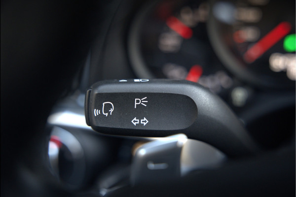 Porsche 911 3.0 Carrera | Panoramadak | Bose | Sport Chrono | Sport Uitlaat | Stoelverwarming | Stuurverwarming | Navigatie | Cruise Control | Leer | Origineel Nederlands | BTW | Parkeersensoren