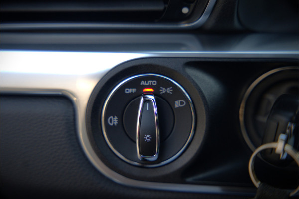 Porsche 911 3.0 Carrera | Panoramadak | Bose | Sport Chrono | Sport Uitlaat | Stoelverwarming | Stuurverwarming | Navigatie | Cruise Control | Leer | Origineel Nederlands | BTW | Parkeersensoren