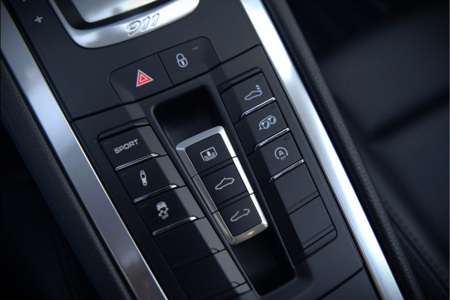 Porsche 911 3.0 Carrera | Panoramadak | Bose | Sport Chrono | Sport Uitlaat | Stoelverwarming | Stuurverwarming | Navigatie | Cruise Control | Leer | Origineel Nederlands | BTW | Parkeersensoren