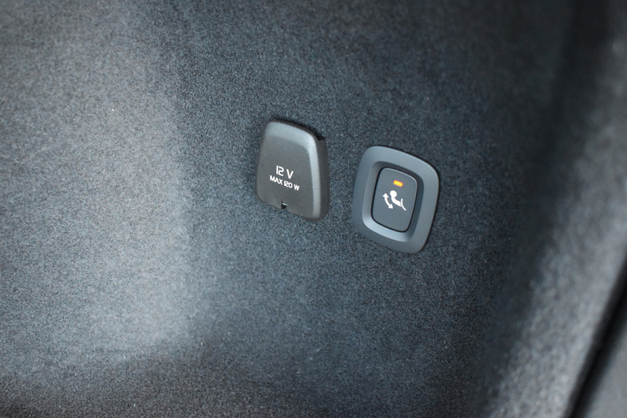 Volvo V60 T6 350PK Plug-in hybrid AWD Plus Dark H&K | Trekhaak | 360 Camera | ACC | Stoel-Stuur verwarming