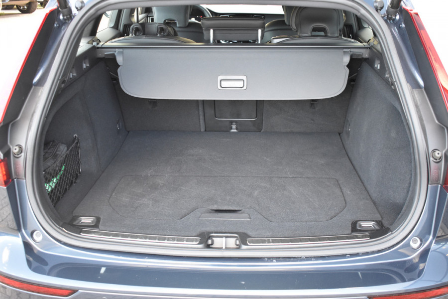 Volvo V60 T6 350PK Plug-in hybrid AWD Plus Dark H&K | Trekhaak | 360 Camera | ACC | Stoel-Stuur verwarming