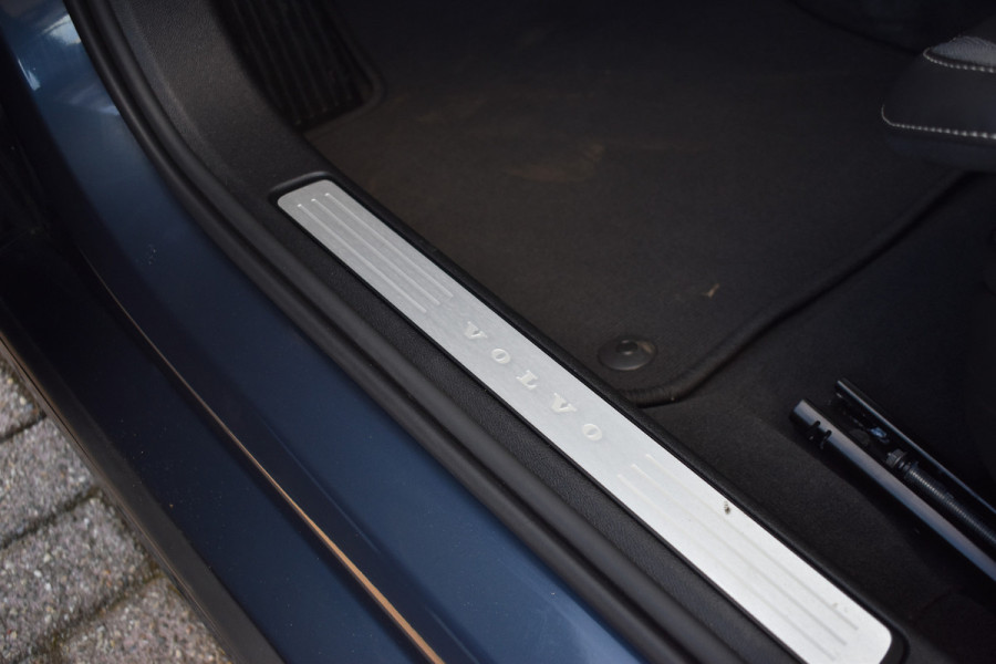 Volvo V60 T6 350PK Plug-in hybrid AWD Plus Dark H&K | Trekhaak | 360 Camera | ACC | Stoel-Stuur verwarming
