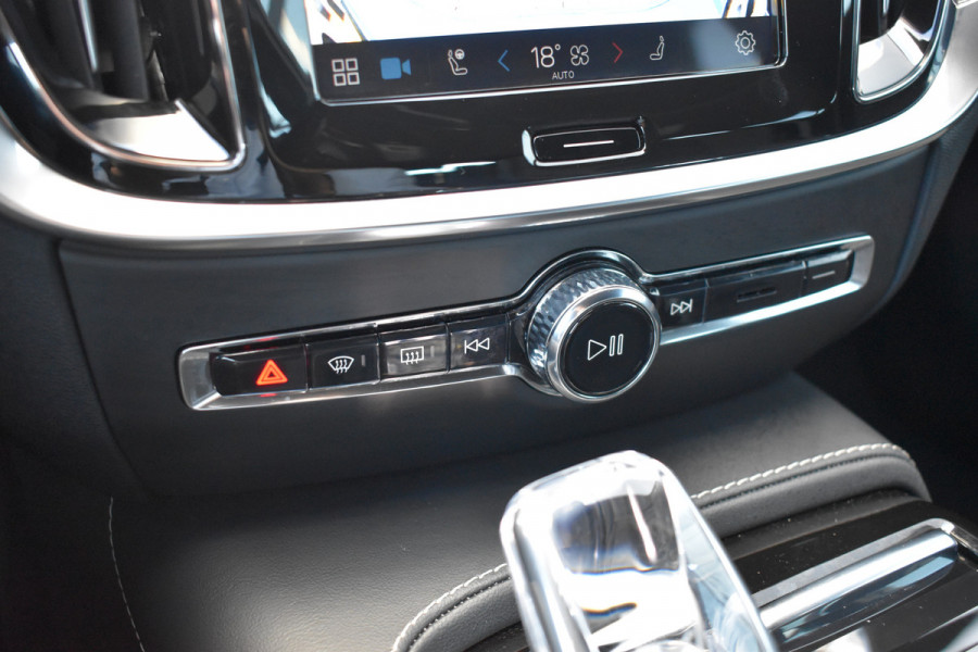 Volvo V60 T6 350PK Plug-in hybrid AWD Plus Dark H&K | Trekhaak | 360 Camera | ACC | Stoel-Stuur verwarming