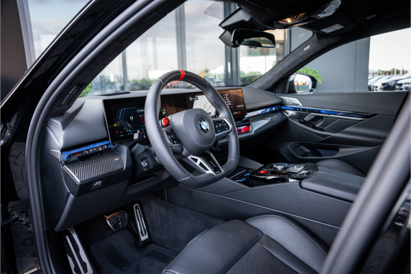BMW M5 5-serie Touring - Origineel NL | M Drive Professional | Panorama | Carbonpakket | Keramisch | B&W
