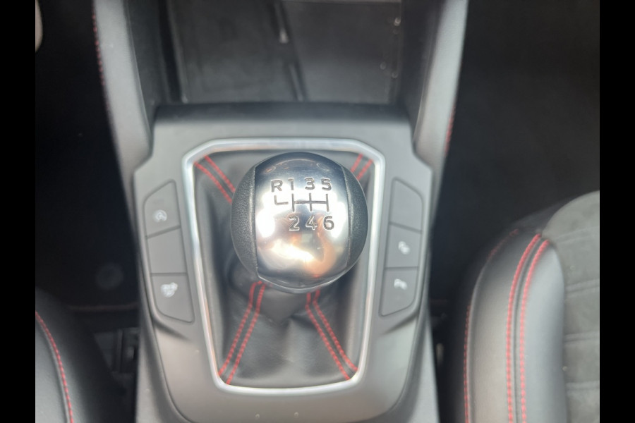 Ford Kuga 1.5 EcoB. ST-Line X *TREKHAAK*WINTERPACK*PAN.DAK*ADATIVE C.C.*CA