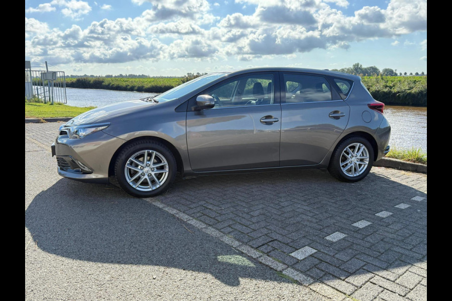 Toyota Auris 1.3 NAVI-CAMERA-TREKHAAK-CLIMA