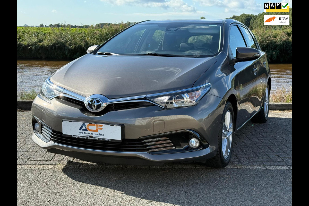 Toyota Auris 1.3 NAVI-CAMERA-TREKHAAK-CLIMA Toyota Auris 1.3 NAVI-CAMERA-TREKHAAK-CLIMA