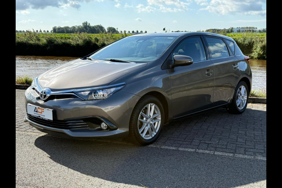 Toyota Auris 1.3 NAVI-CAMERA-TREKHAAK-CLIMA