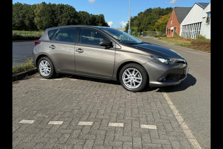 Toyota Auris 1.3 NAVI-CAMERA-TREKHAAK-CLIMA