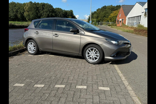 Toyota Auris 1.3 NAVI-CAMERA-TREKHAAK-CLIMA