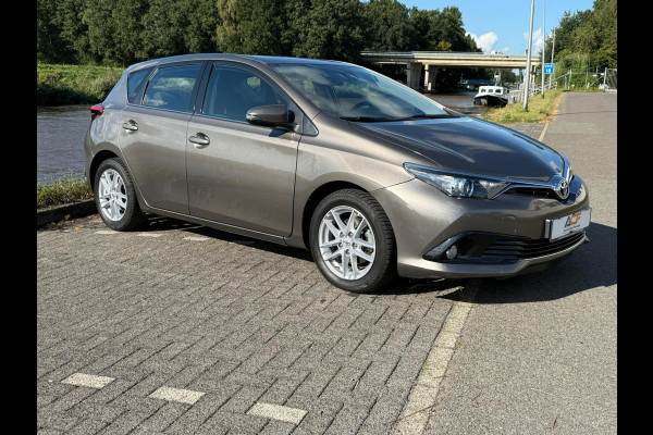 Toyota Auris 1.3 NAVI-CAMERA-TREKHAAK-CLIMA