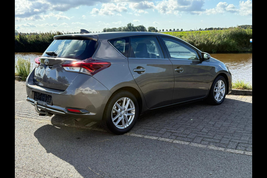Toyota Auris 1.3 NAVI-CAMERA-TREKHAAK-CLIMA